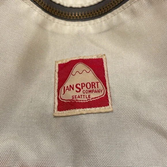 Jansport Heritage Series Union Jack Bacpack - Picture 3 of 6